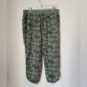 Maurice’s Women’s Size 16 Camouflage Pants